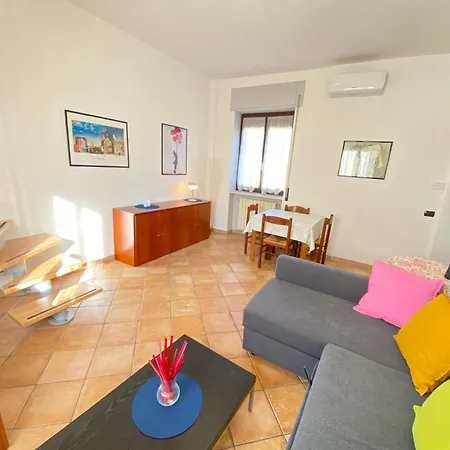 Apartment La Discografica, Graziosa Ed Elegante Per Gruppi E Famiglie, Con Parcheggio Gratuito Esterno